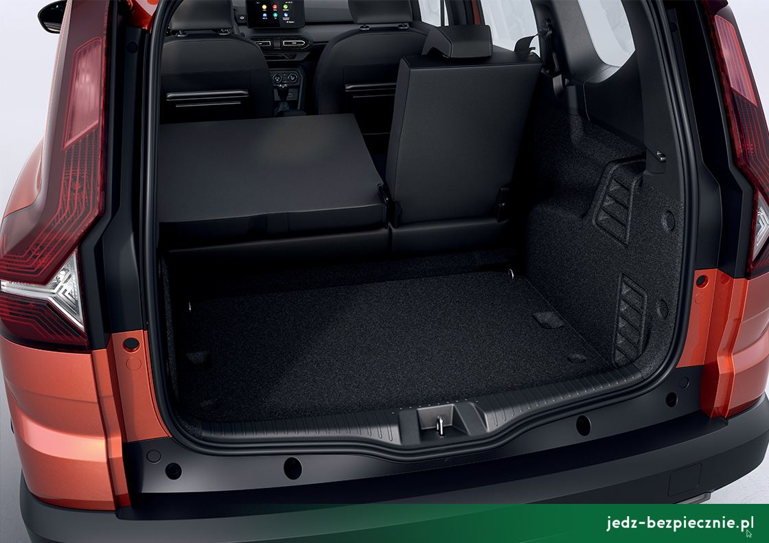 Premiera tygodnia - Dacia Jogger - złożone oparcie kanapy wersji 5-osobowej